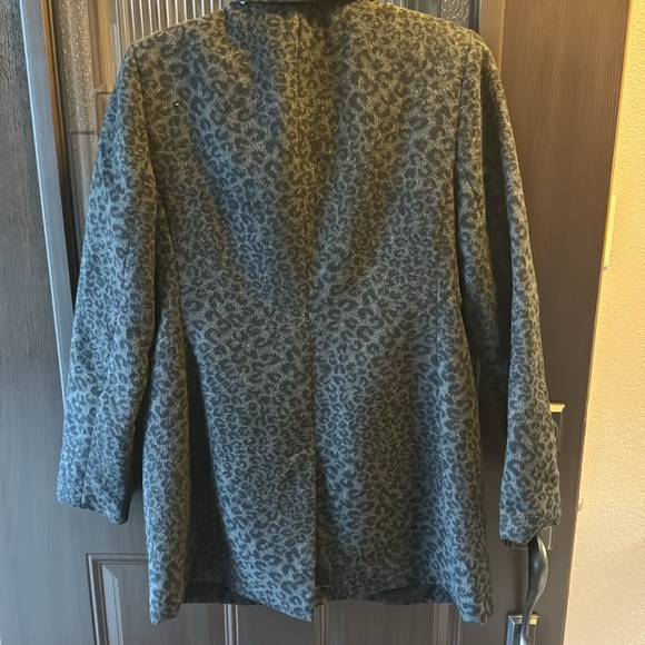Liz Claiborne leopard print coat - Picture 5 of 6